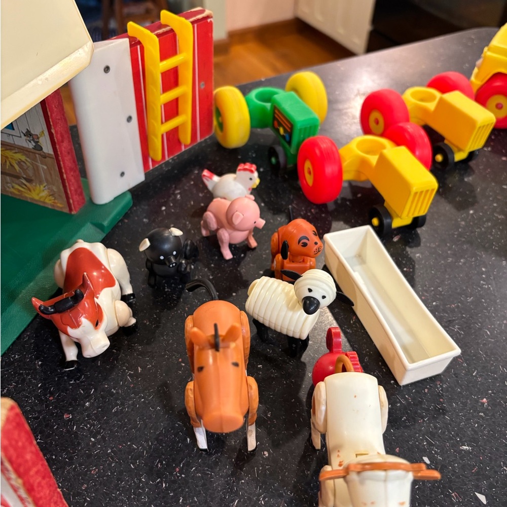 Huge lot Fisher Price:airport, garage, house, barn,bus, pool,camper, plane &more